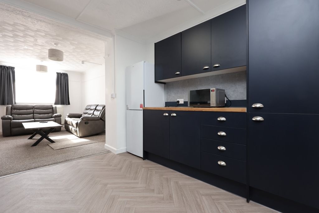 Property photo 2 of 34