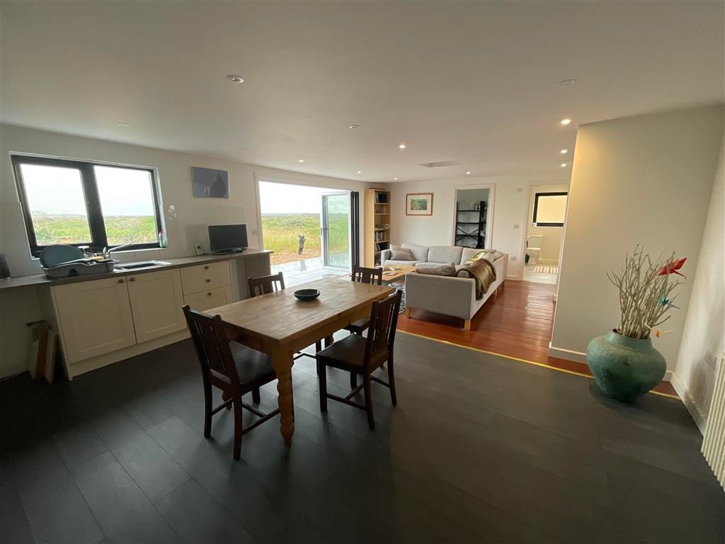 Property photo 1 of 11 Kitchen/Lounge