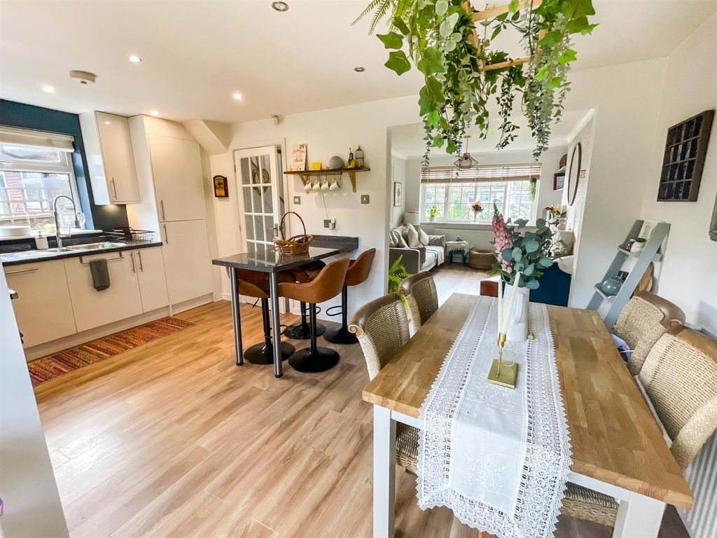 Property photo 2 of 15 Openkitchen1.Jpg