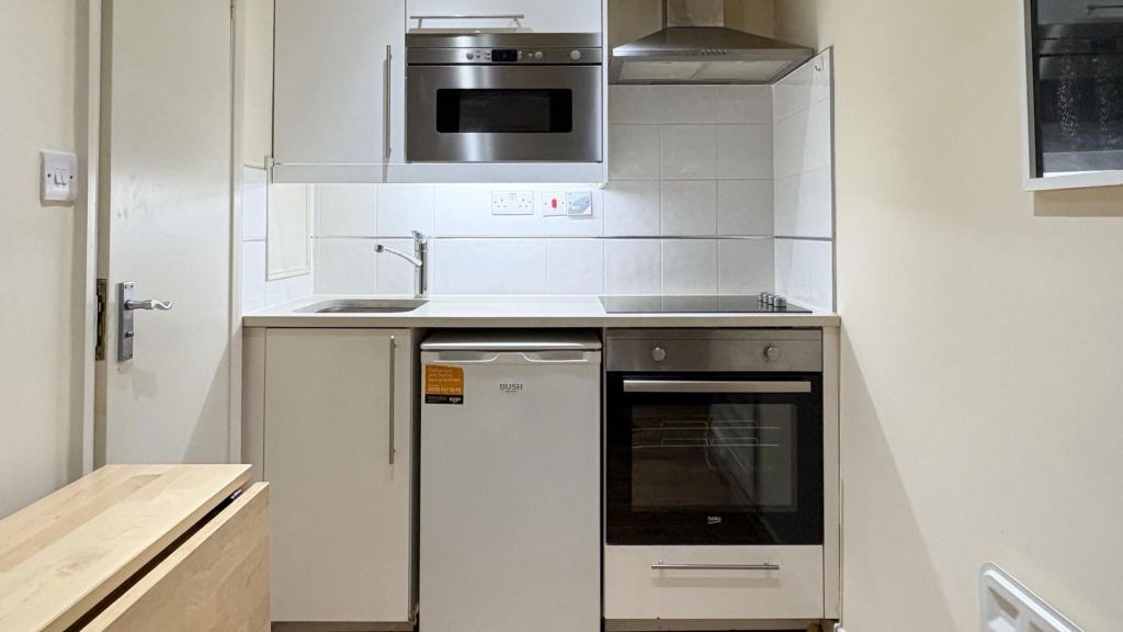 Property photo 2 of 5 Kitchen