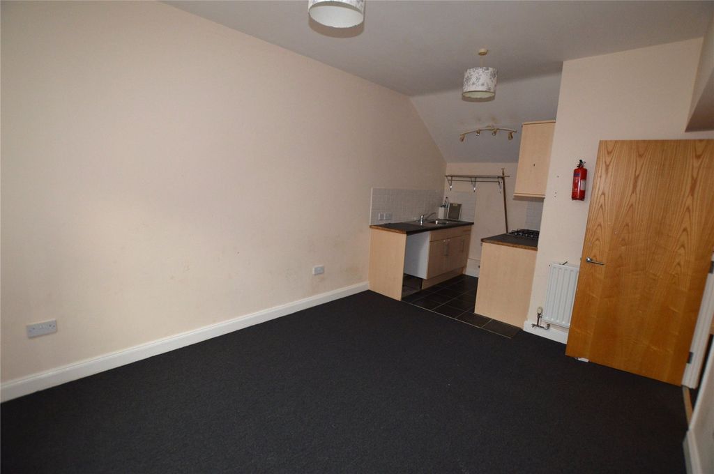 Property photo 2 of 8 Picture No. 11