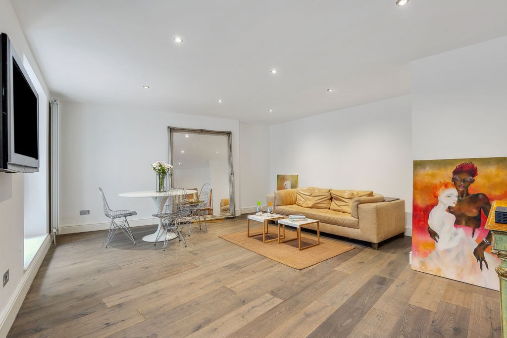 Property photo 3 of 12 Brompton Square 32, Flat 1-4
