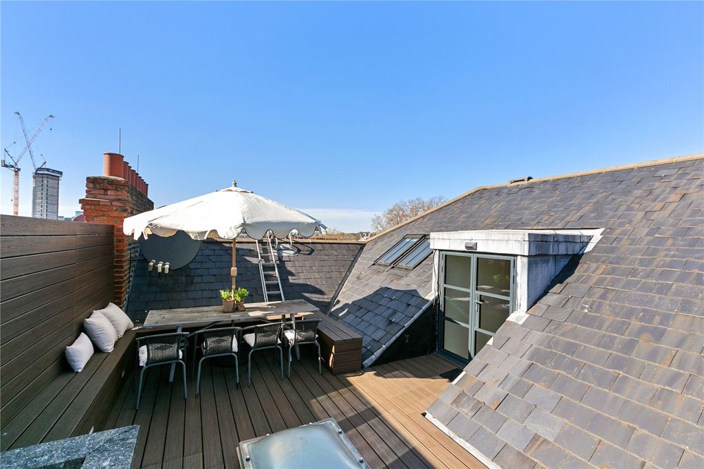 Property photo 3 of 21 Terrace