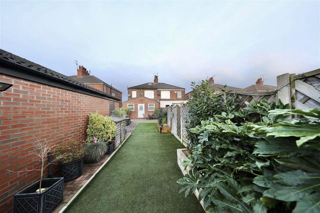 Property photo 3 of 22 Outside