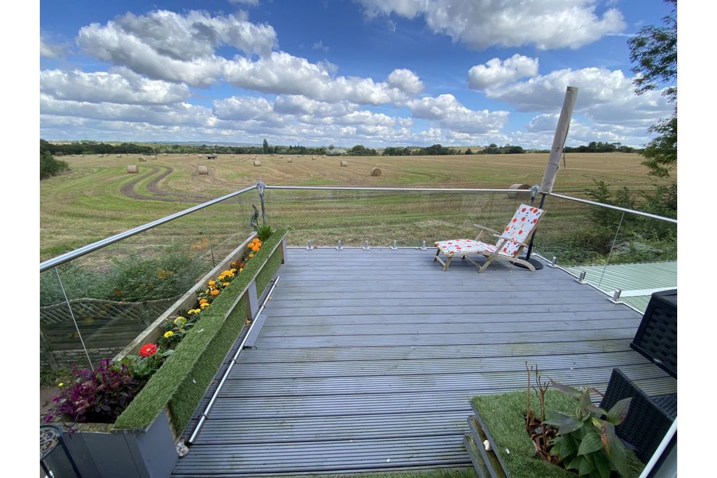 Property photo 3 of 37 Balcony
