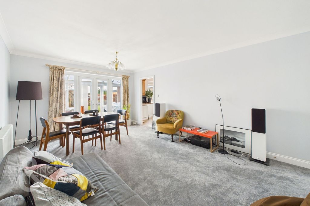 Property photo 2 of 27