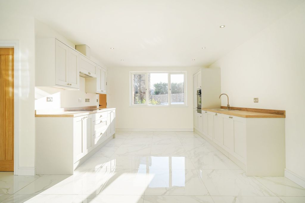 Property photo 2 of 37