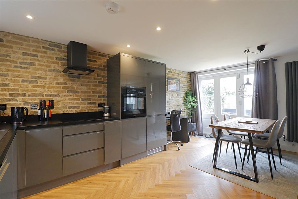Property photo 3 of 12 Img_5615.Jpg