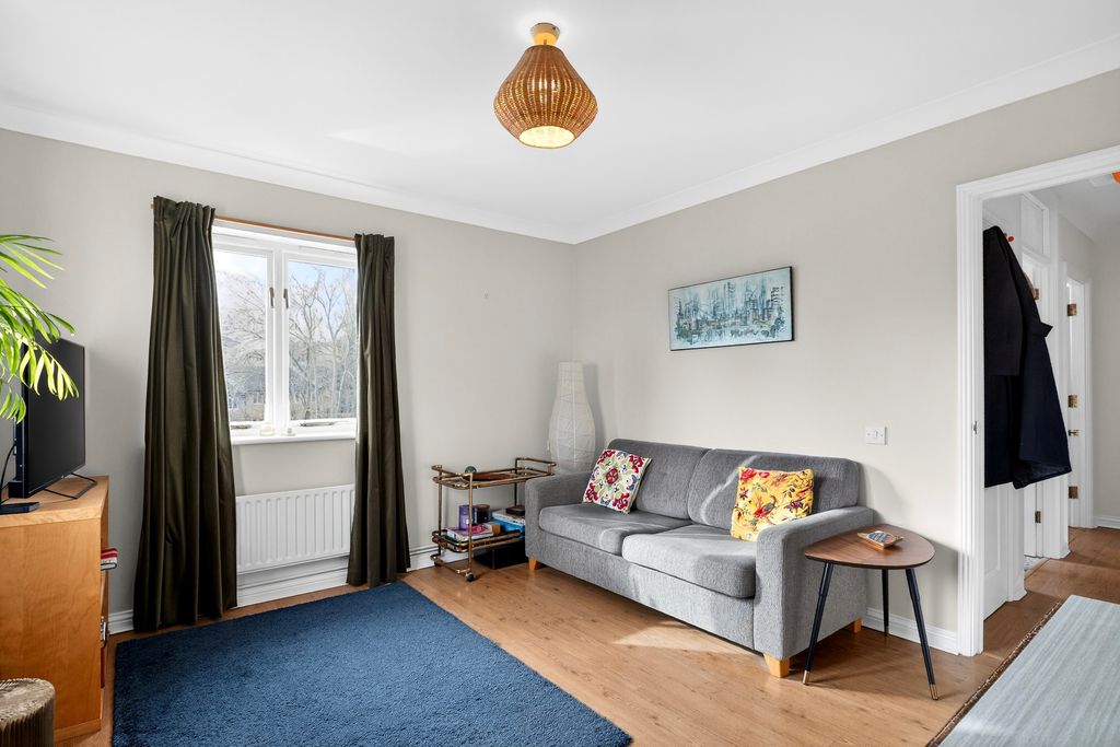 Property photo 2 of 16 Lounge