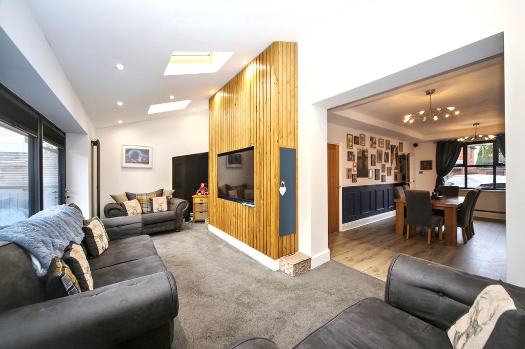 Property photo 2 of 25