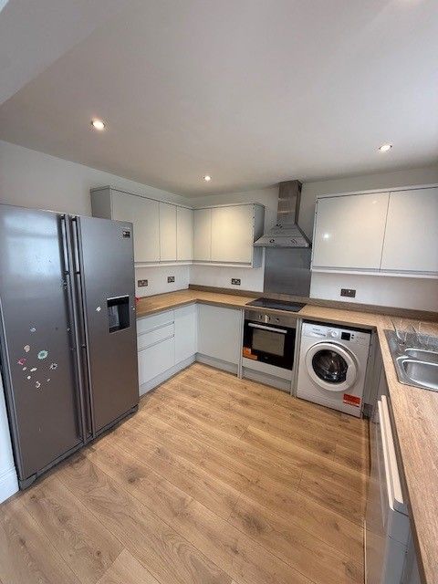 Property photo 3 of 13 Kitchen 1