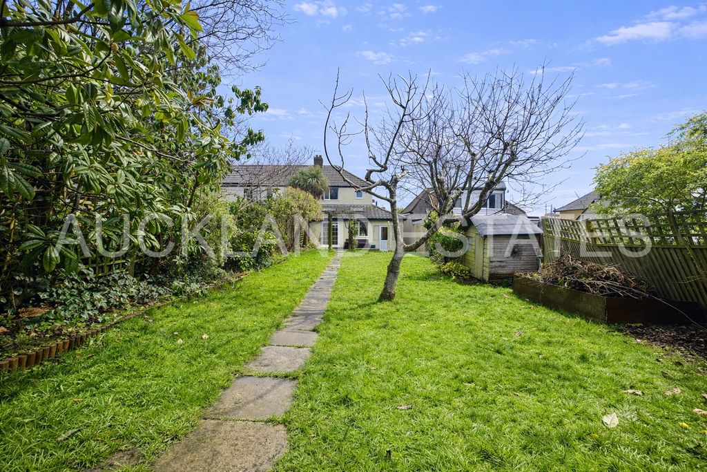 Property photo 2 of 27 Image00007