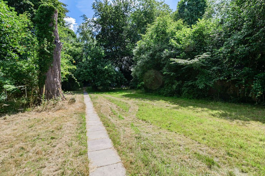 Additional image 21 of 5 bed detached bungalow for saleDryden Way, Liphook GU30