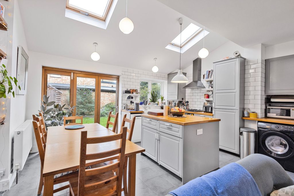 Property photo 2 of 11