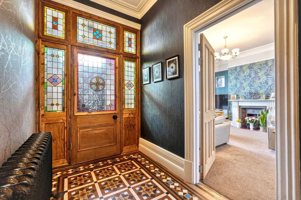 Property photo 3 of 34