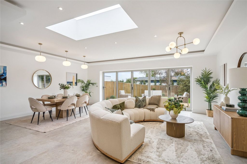 Property photo 3 of 19 Picture No. 06