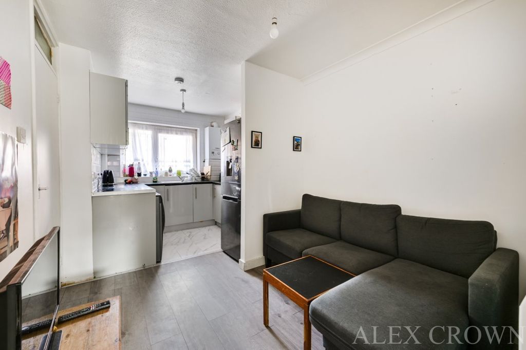 Property photo 2 of 8