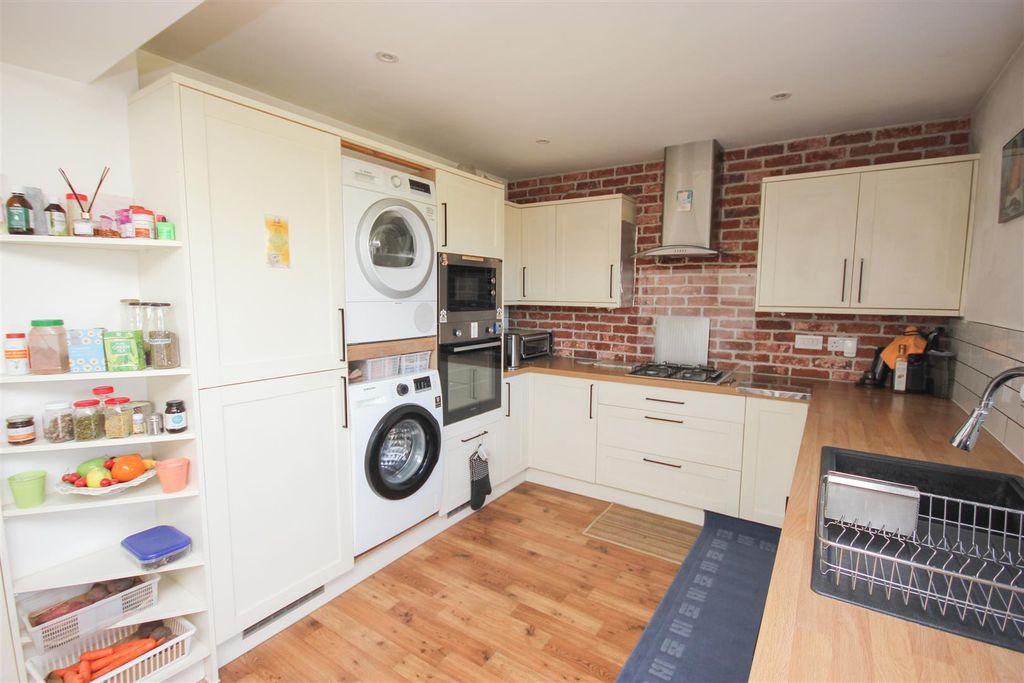 Property photo 2 of 14 Kitchen 1.Jpg
