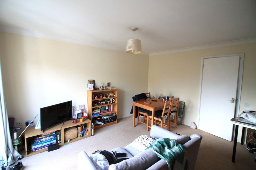 Property photo 2 of 9 Lounge.Jpg