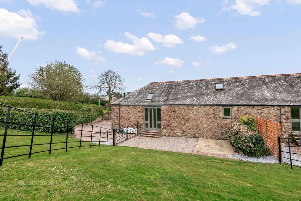 Property photo 2 of 18