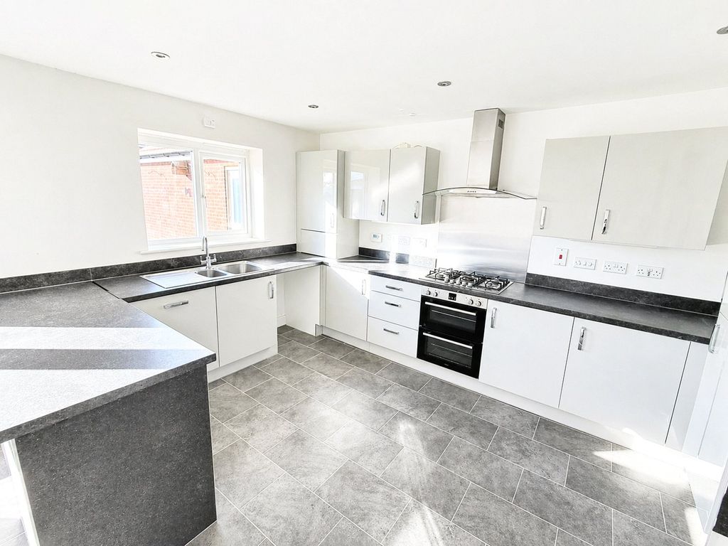 Property photo 3 of 15 Kitchen