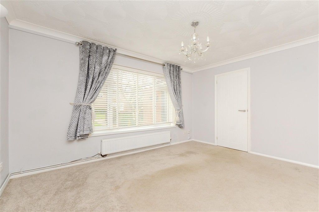 Property photo 3 of 10 Lounge