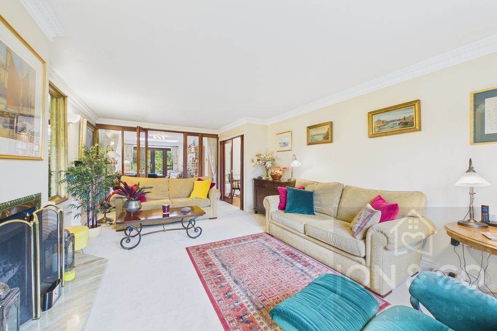 Property photo 2 of 25