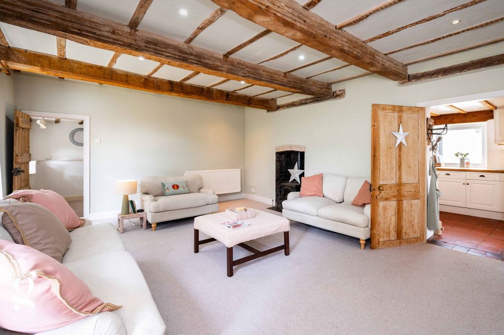Property photo 2 of 37
