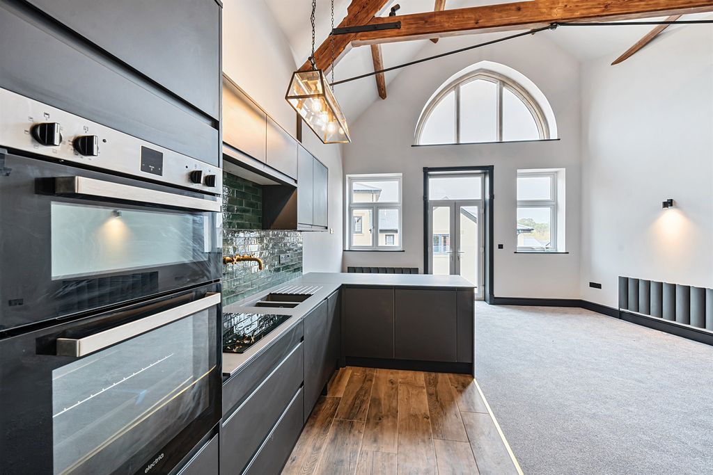 Property photo 3 of 9 Front