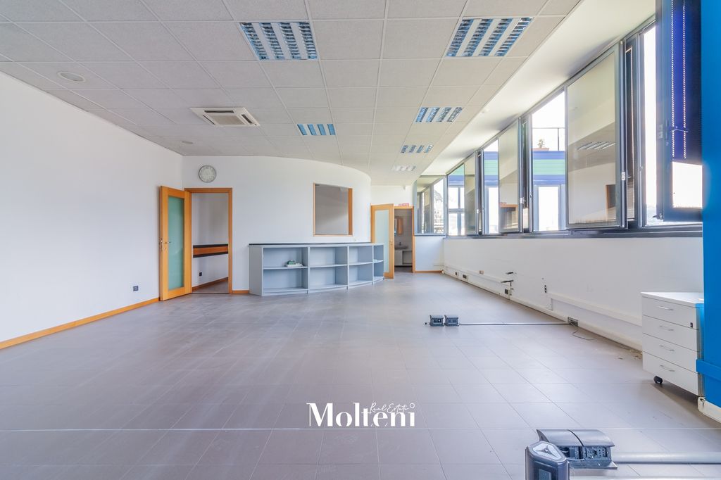 Property photo 2 of 28