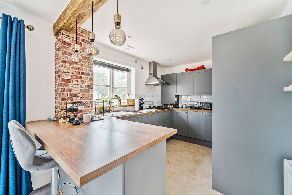 Property photo 3 of 18 1329456-5-6881075...