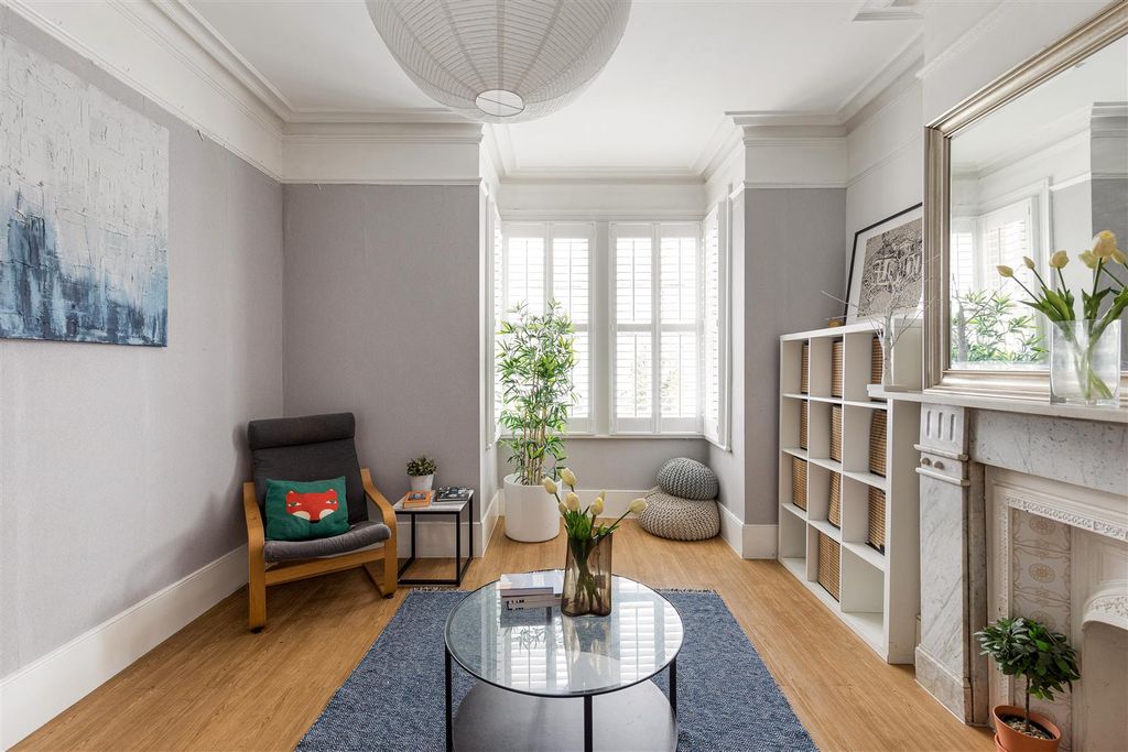 Property photo 2 of 53 Higham Station Avenue, E4