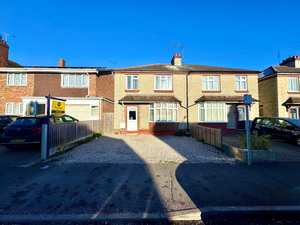 Property photo 1 of 13 Swiss Avenue, Chelmsford, CM1 2Af