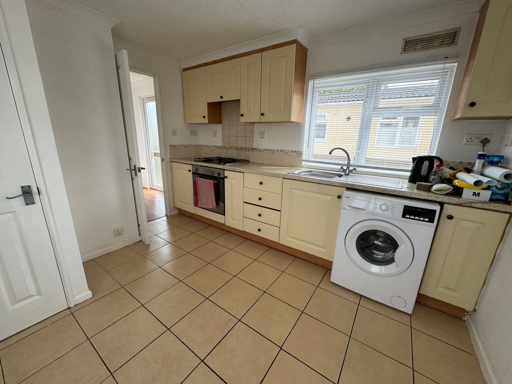 Property photo 2 of 12 Image00021
