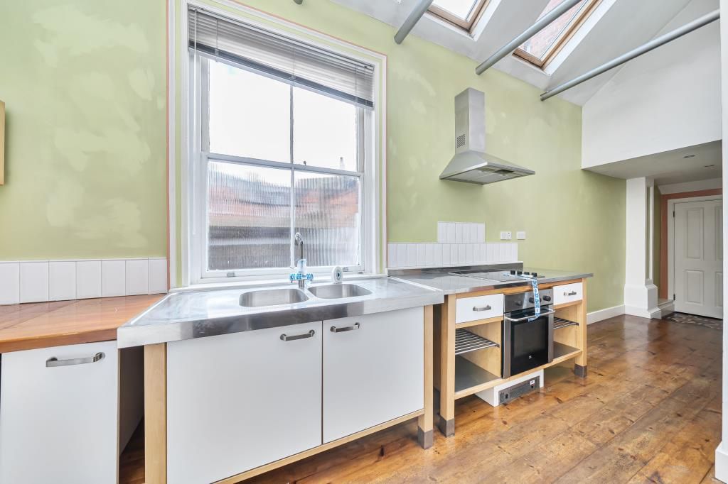 Property photo 3 of 21 Kitchen