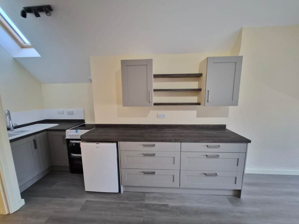 Property photo 3 of 9 Flat 7 (5)