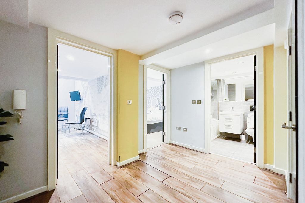 Property photo 2 of 15 Photography