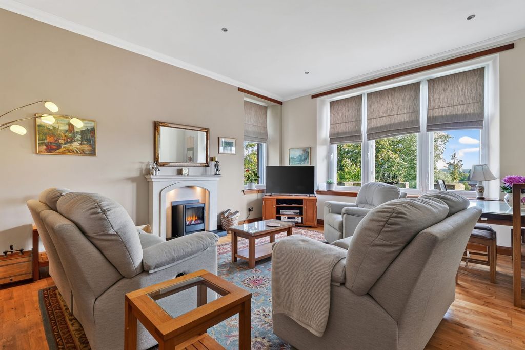 Property photo 2 of 34