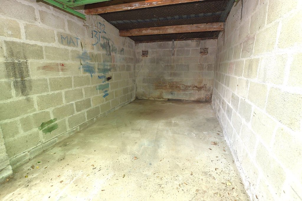 Property photo 2 of 2 Garage Internal