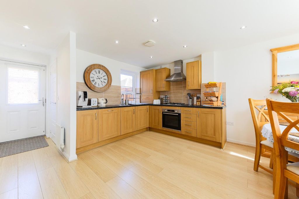 Property photo 3 of 14 Kitchen