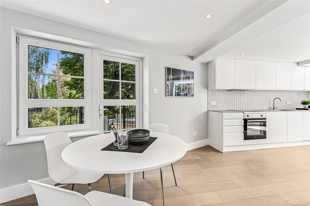 Property photo 3 of 15 Dining Area