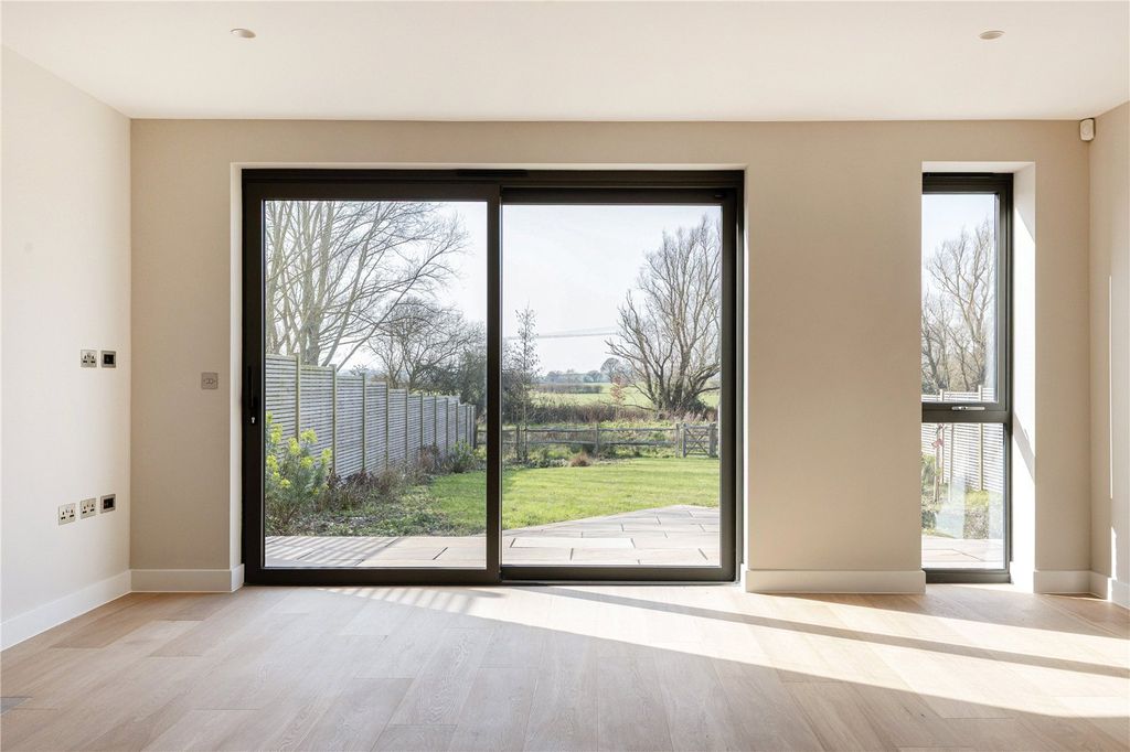 Property photo 3 of 14 Reception