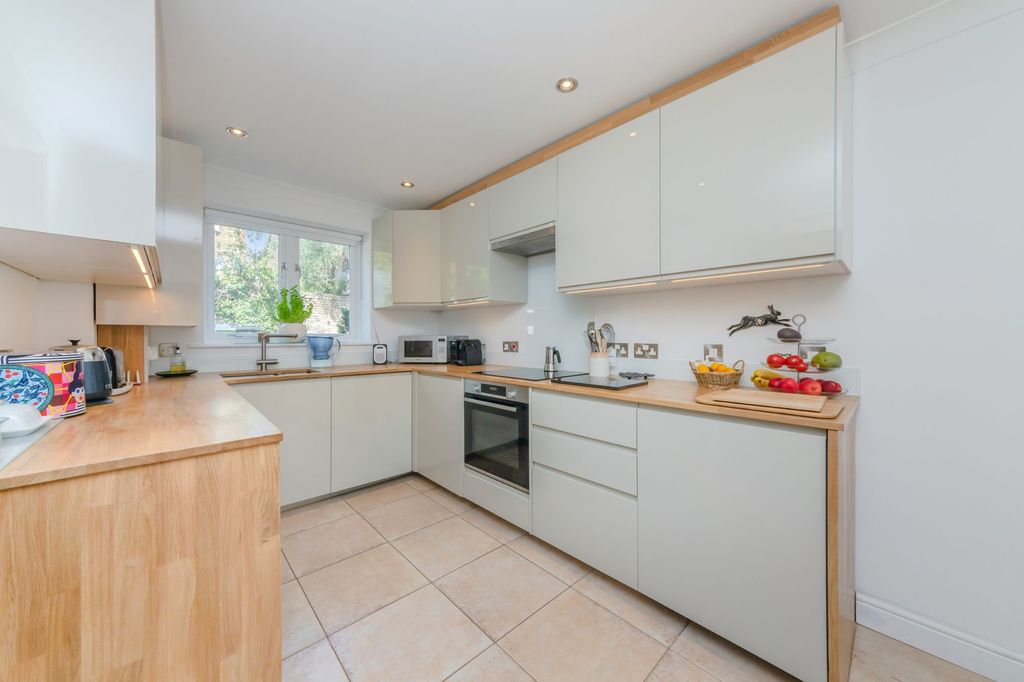 Property photo 2 of 22