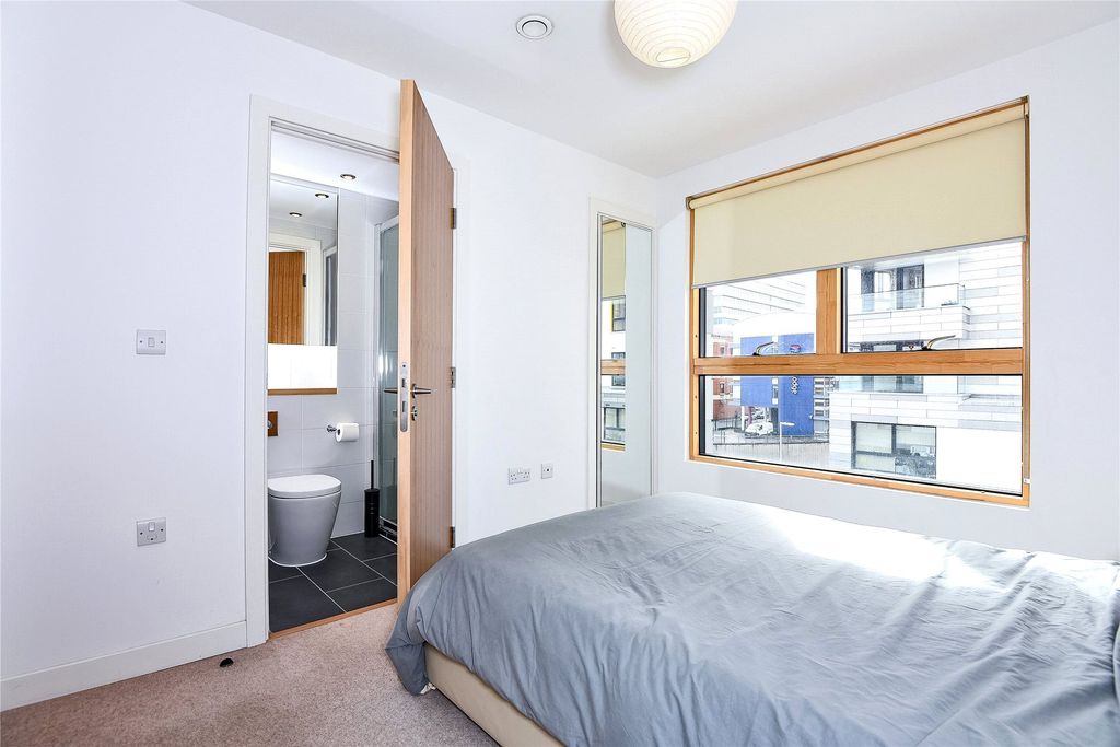 Property photo 3 of 7 Bedroom