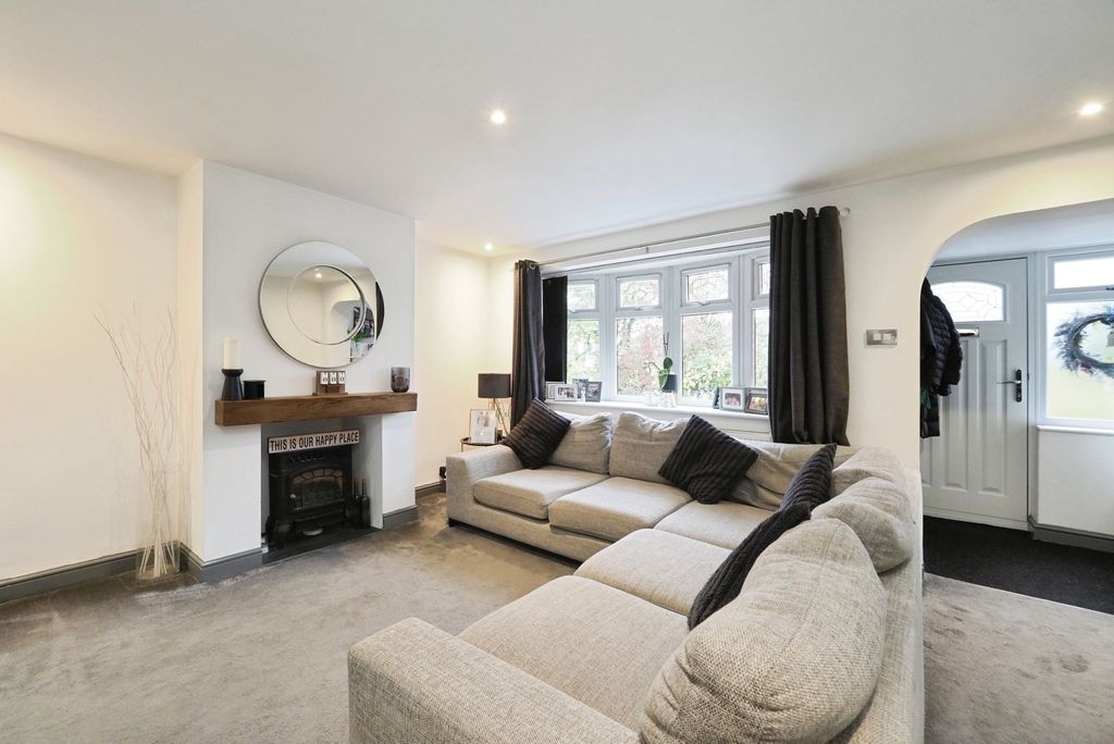 Property photo 2 of 17 Lounge