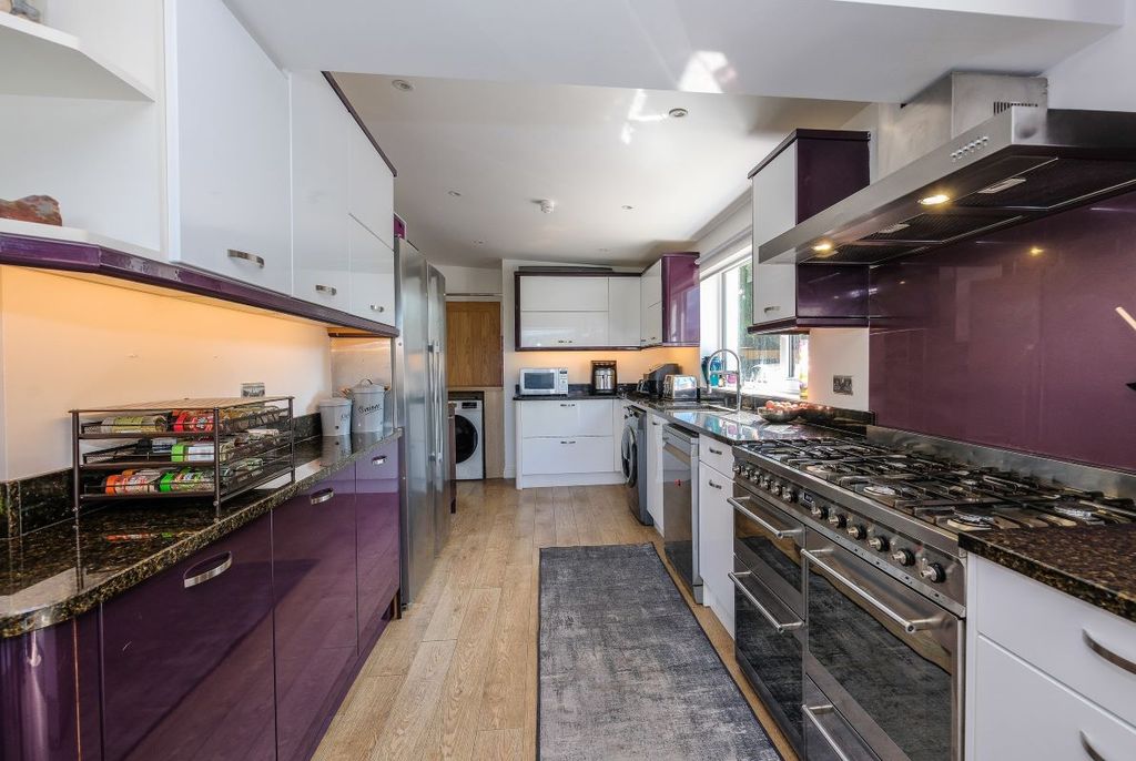 Property photo 2 of 24