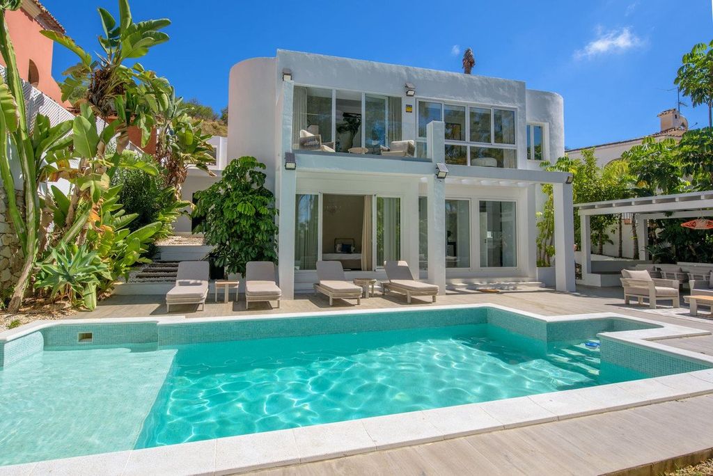 Property photo 1 of 25 Villa, Nueva Andalucía