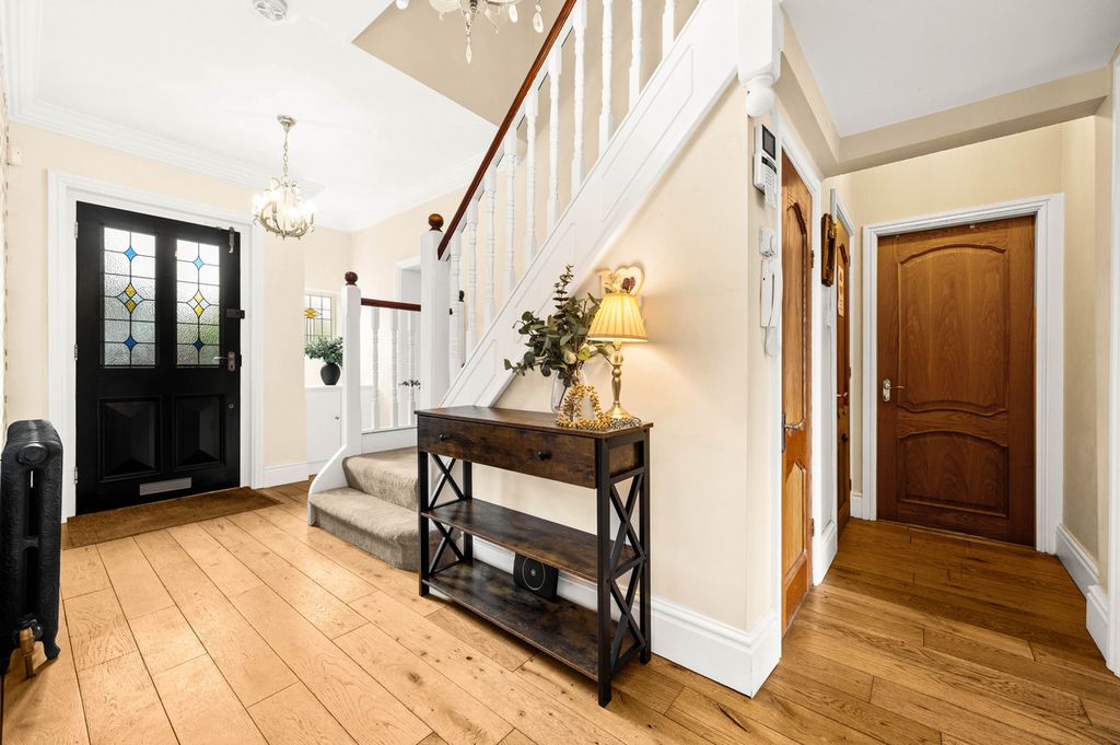 Property photo 2 of 36