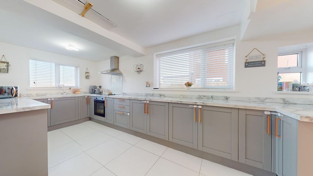 Property photo 2 of 27 3852824