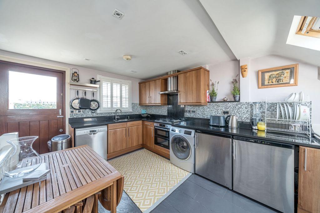 Property photo 2 of 8 Kitchen